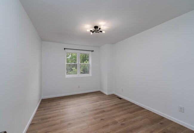 Building Photo - 5120 Queensberry Ave