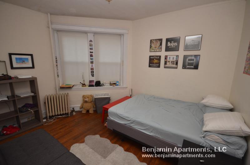 Building Photo - 322 Saint Paul St