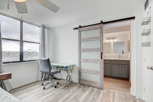 Building Photo - 1915 Lavers Cir