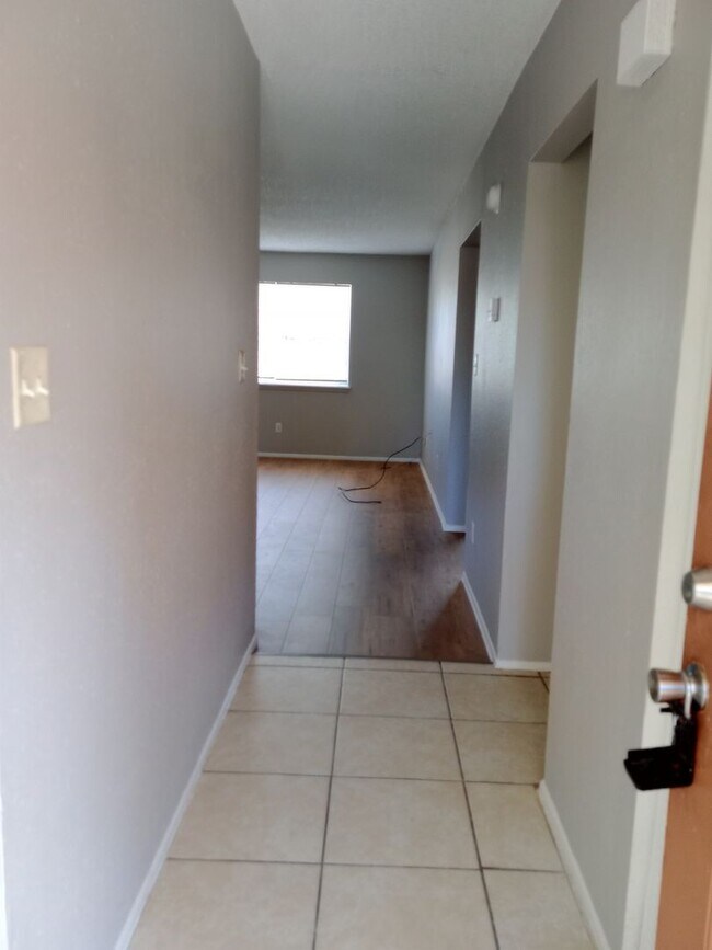 Building Photo - KNOX F