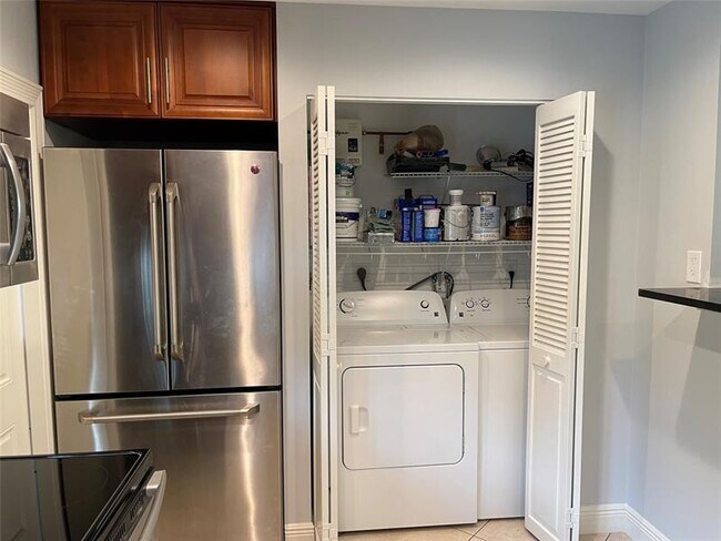 Building Photo - 404 SW 9th St