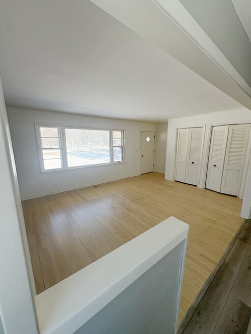 Building Photo - 100 W George St