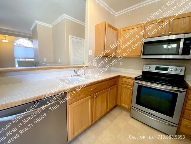 Building Photo - 1450 Courtyard Heights