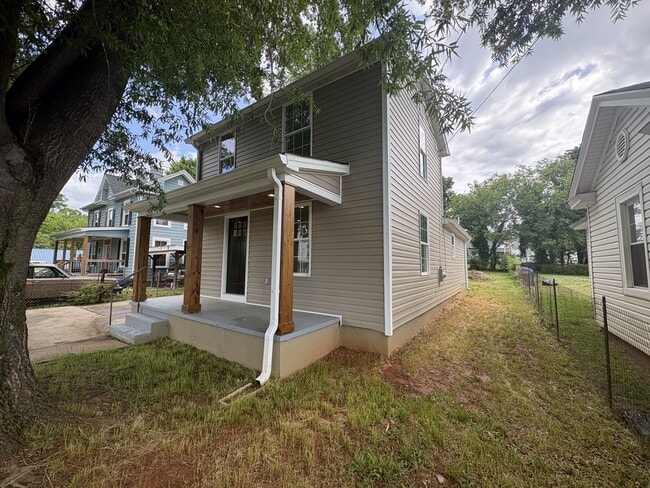 Building Photo - 2518 Carter St
