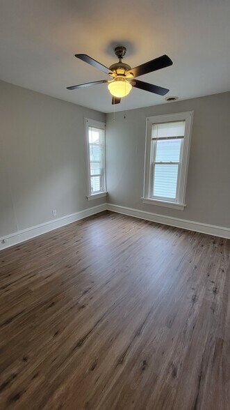 Building Photo - 623 5th Ave