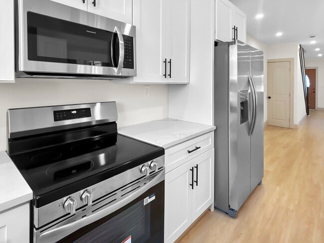 Building Photo - 3905 Cranston Ave