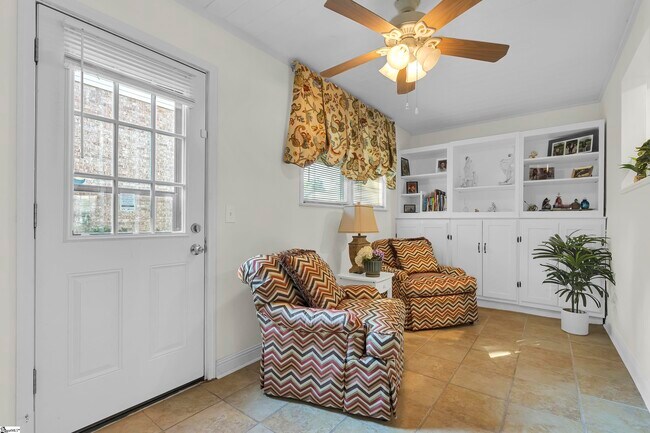 Building Photo - 925 Cleveland St