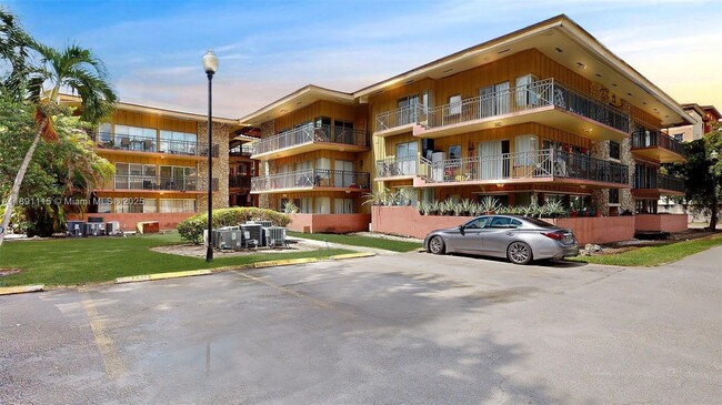 Building Photo - 4850 SW 63rd Terrace