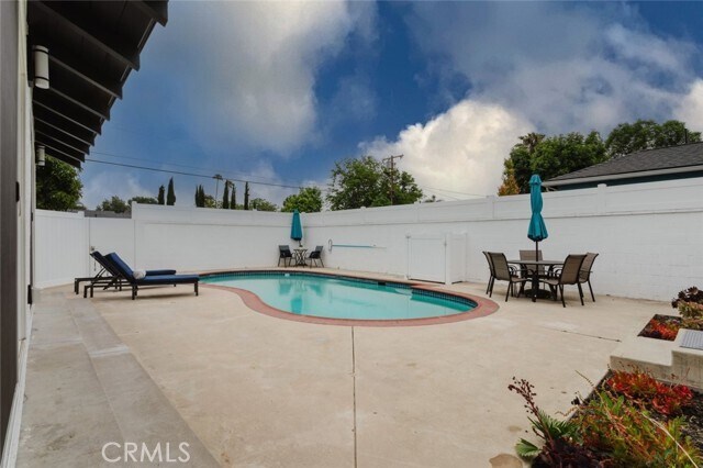 Building Photo - 6438 Lindley Ave