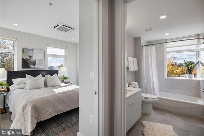 Building Photo - 3449 Scotts Ln