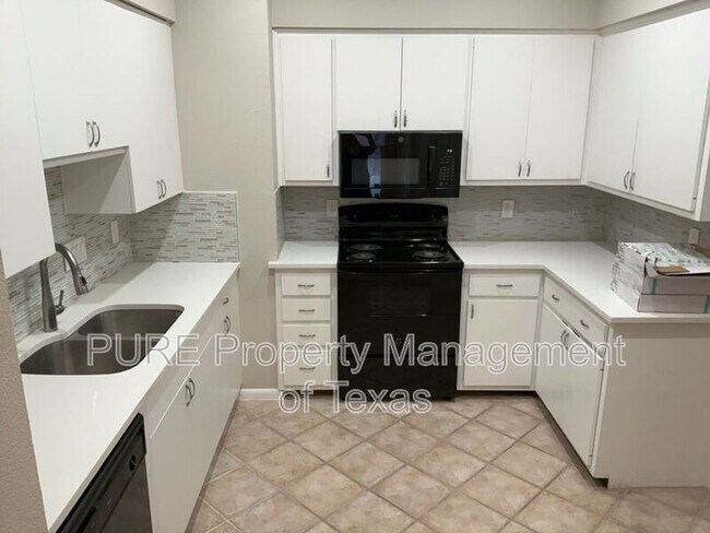 Building Photo - 3200 Duval St