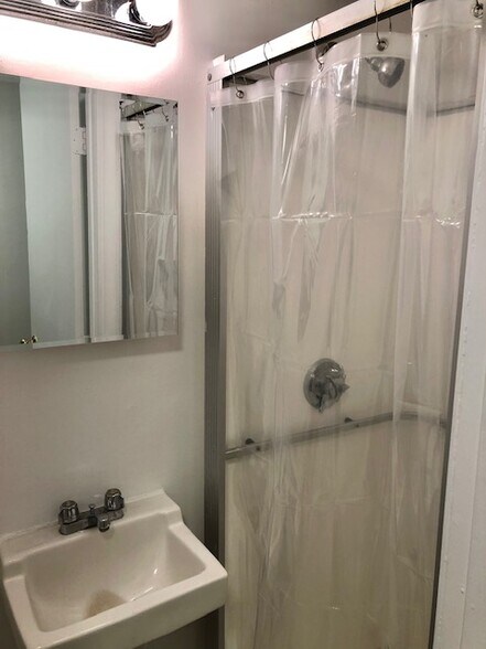 Building Photo - 405 Beacon St