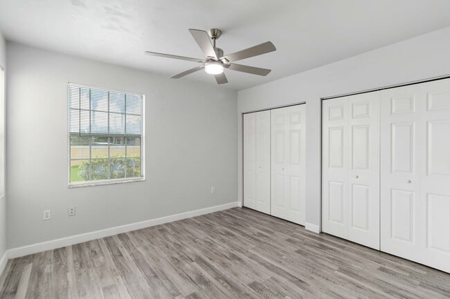 Building Photo - Fully updated 2/2 unit available now for a...