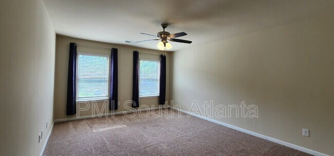 Building Photo - 525 Twelve Oaks Dr