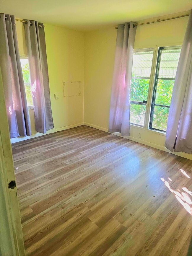 Building Photo - Adorable 1 bedroom one bathroom