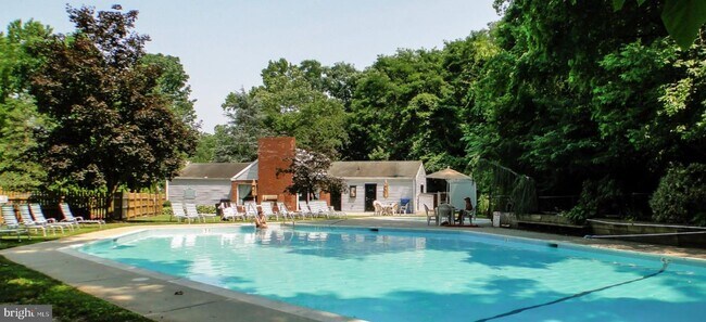Building Photo - 1004 Yardley Commons