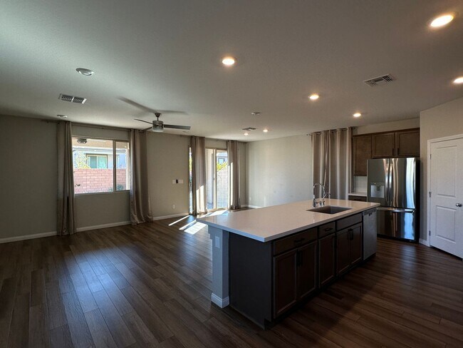 Building Photo - Stonegate