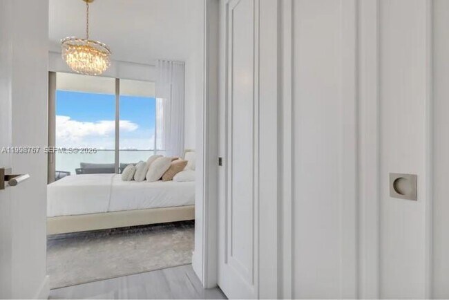 Building Photo - 17901 Collins Ave
