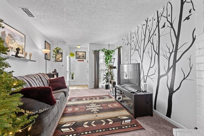 Building Photo - Adorable 2/1 Duplex with Garage!  Cute As A Bug!  PLEASE READ ENTIRE AD FOR VIEWINGS!