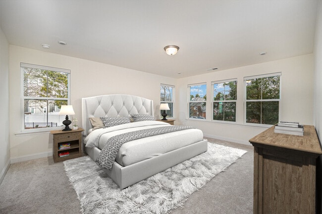 Building Photo - 6101 Mariemont Cir