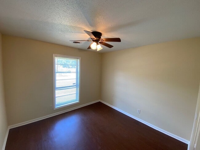 Building Photo - 6233 Cranbury Park Dr