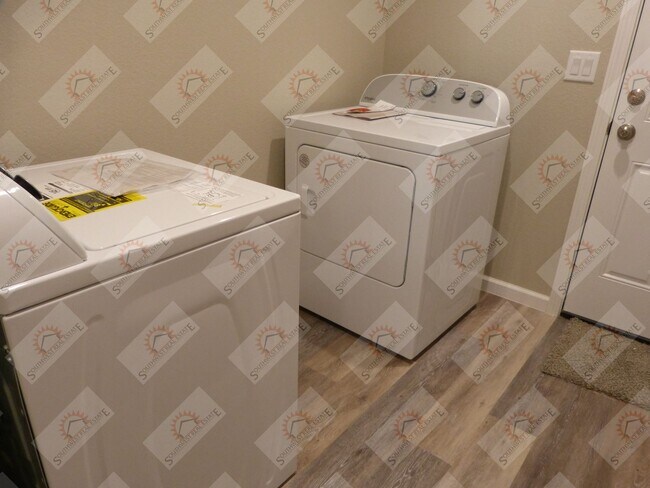 Building Photo - 2353 Marlene Blvd