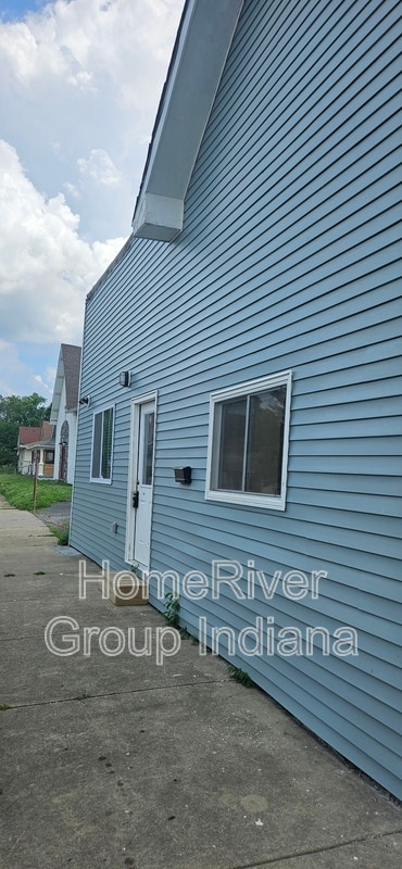 Building Photo - 1363 Blaine Ave