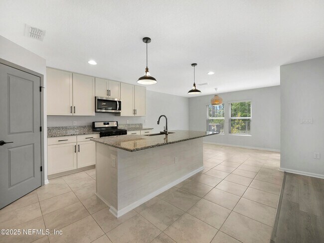 Building Photo - 597 Meadow Ridge Dr