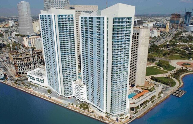 Building Photo - 325 S Biscayne Blvd