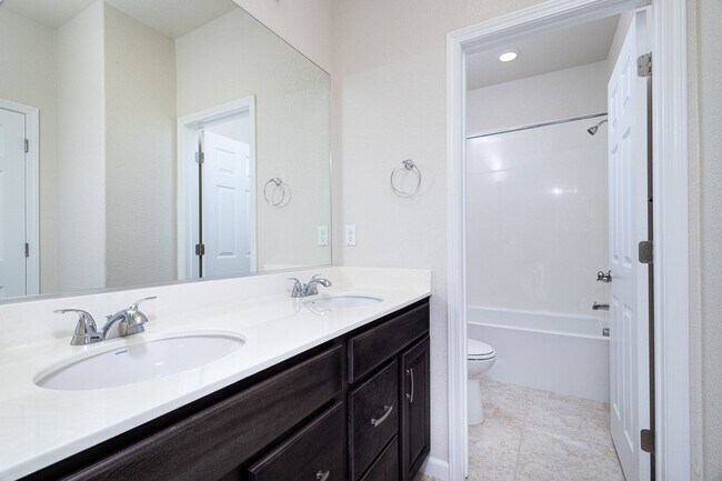 Building Photo - Spacious Home Located In Kavala Ranch