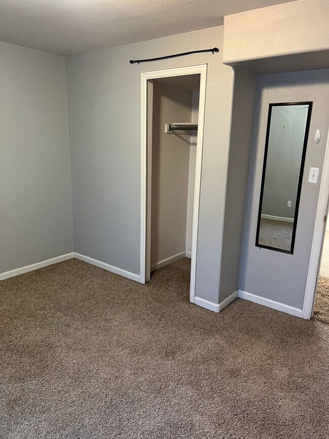 Building Photo - AVAILABLE NOW - BEAUTIFUL 6 bedroom home F...