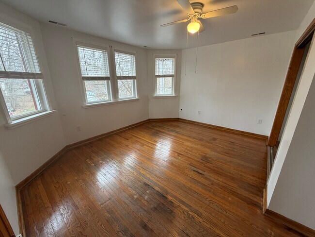 Building Photo - 121 Kellogg St