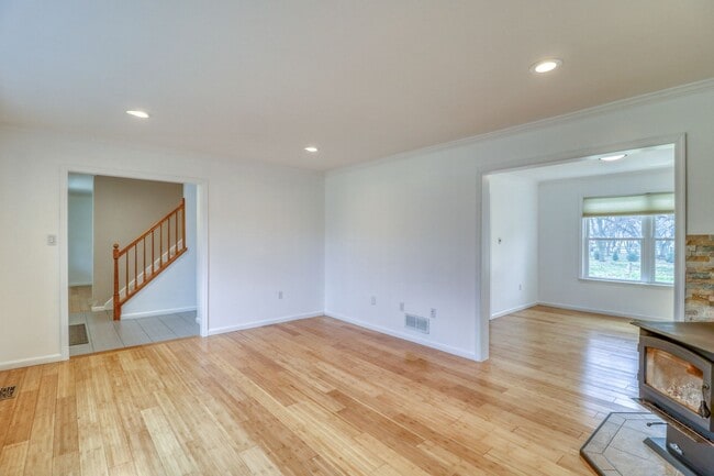 Building Photo - THIS IS THE ONE YOU HAVE BEEN WAITING FOR!...