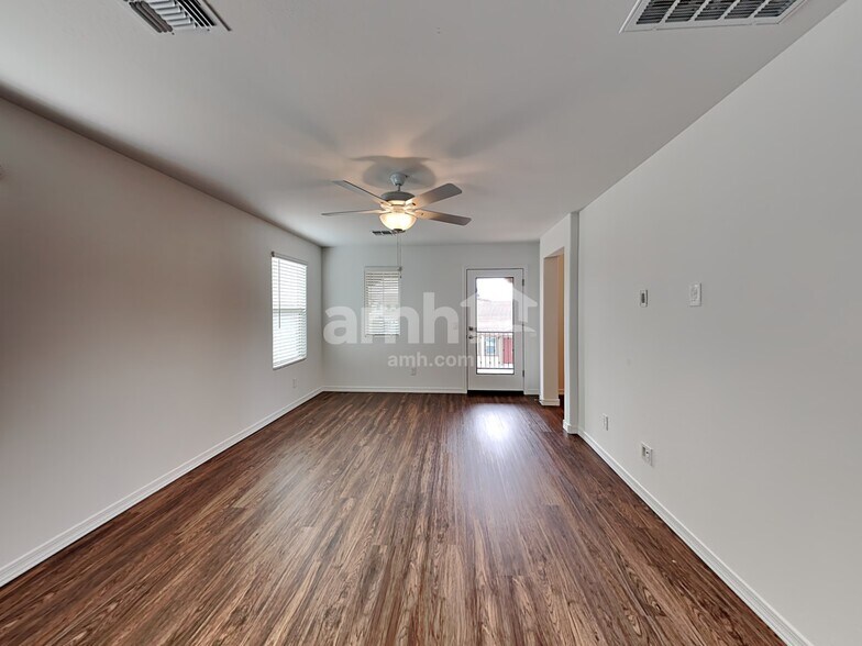 Building Photo - 897 S 150th Dr