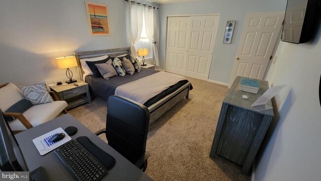 Building Photo - 3300 Sanibel Cir