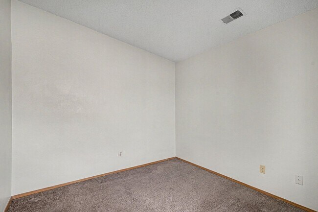 Building Photo - Charming Top-Floor Studio in Aurora with Private Patio & In-Unit Laundry