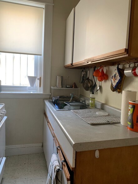 Building Photo - 221 Kelton St