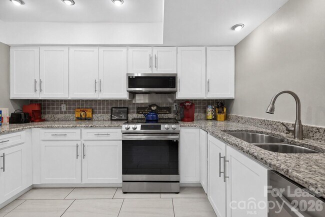 Building Photo - 185 Riverview Terrace