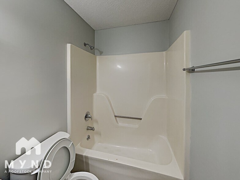 Building Photo - 1213 Shakentown St