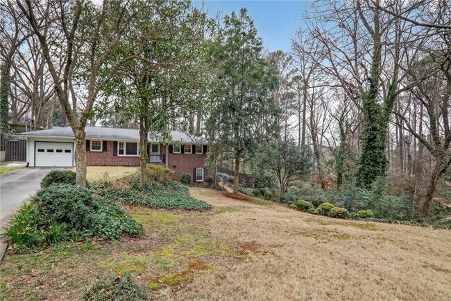Building Photo - 2560 Skyland Trail NE