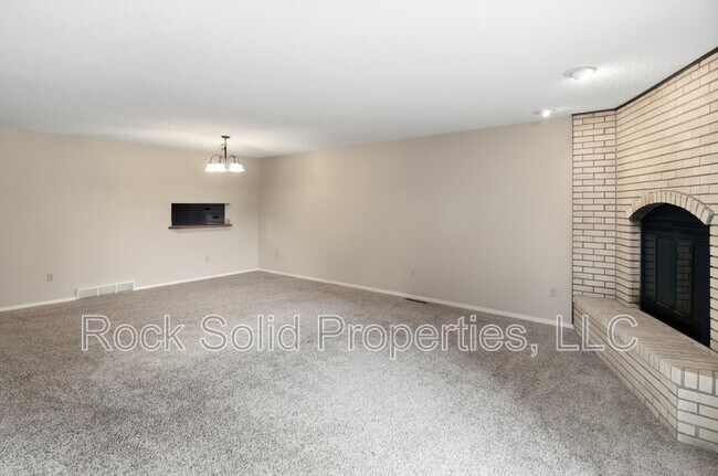 Building Photo - 5416 Meadowbrook Dr