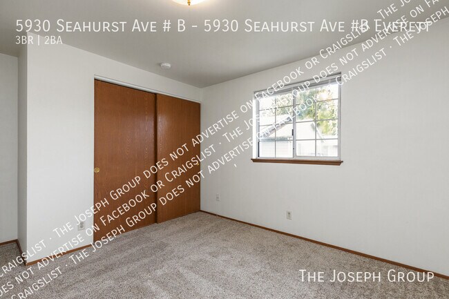 Building Photo - 5930 Seahurst Ave