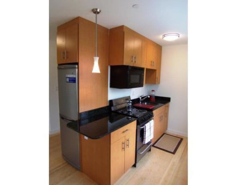 Building Photo - 61 Park Dr