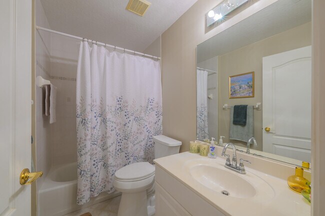 Building Photo - 4139 NE Moon River Cir