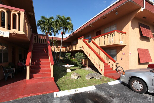 Building Photo - Pinehill Plaza Apartments