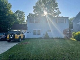 Building Photo - 128 Hamlet Rd