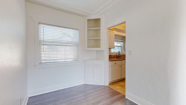 Building Photo - One Bedroom Available for Long Term Rent at the Tropicana Apartments in Coronado!