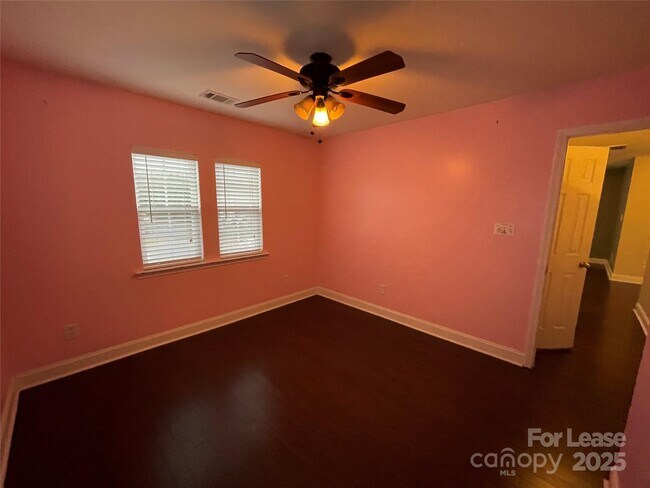 Building Photo - 12728 Cumberland Cove Dr