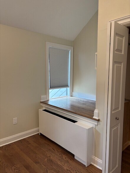 Guest Bedroom - 15 River Rd