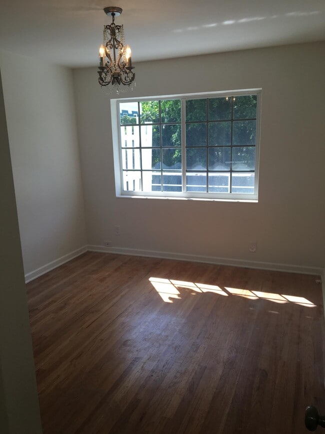 Building Photo - 27 E Rd